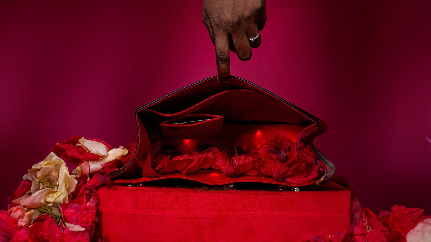 Love Is Bag · Nené Yaya